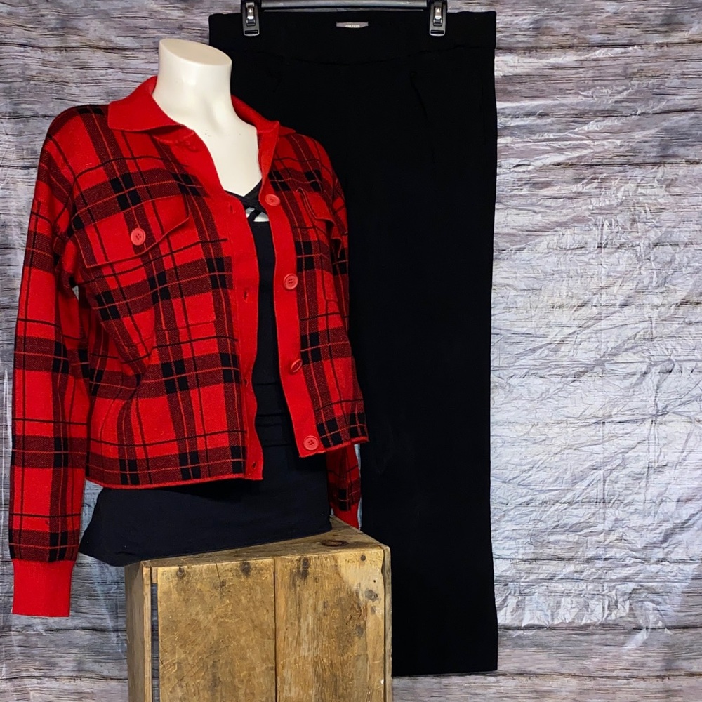 Kathy Ireland Red & Black Plaid Button Down Cropped Cardigan